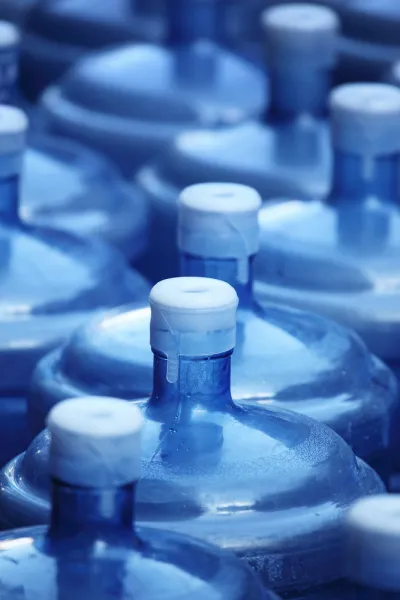 75% of Spaniards prefer to drink glass bottled water 